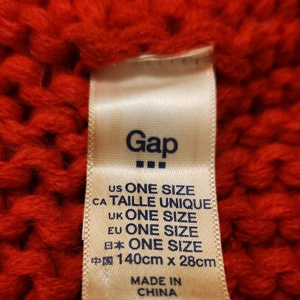 [Gap] Red Infinity Scarf - Picture 4 of 5